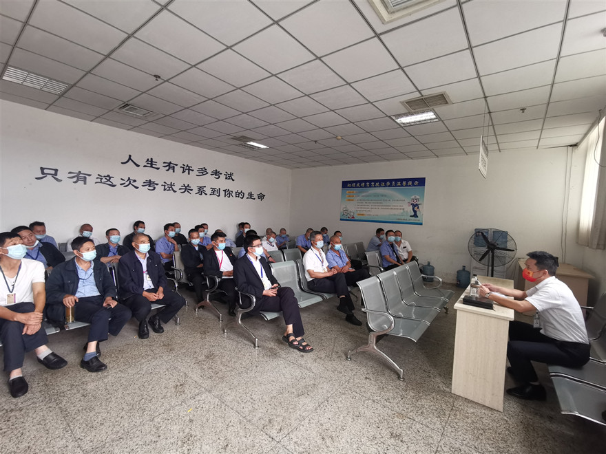 落實(shí)主體責(zé)任，推動安全發(fā)展_副本