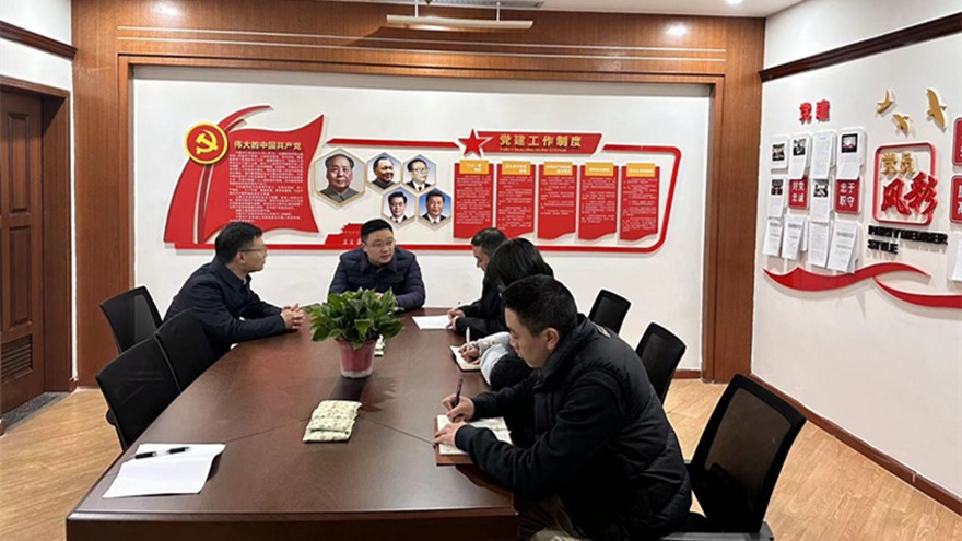 圖五：集團(tuán)總會(huì)計(jì)師齊飛、副總經(jīng)理馬江水督導(dǎo)金控小貸安全工作