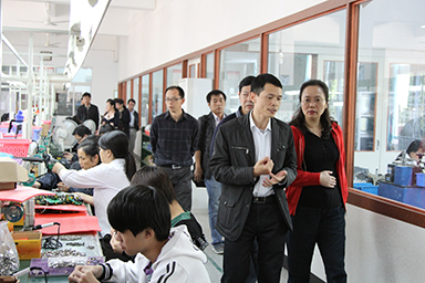 福建省委統(tǒng)戰(zhàn)部副部長(zhǎng)、省工商聯(lián)黨組書記王玲視察虹潤(rùn)公司