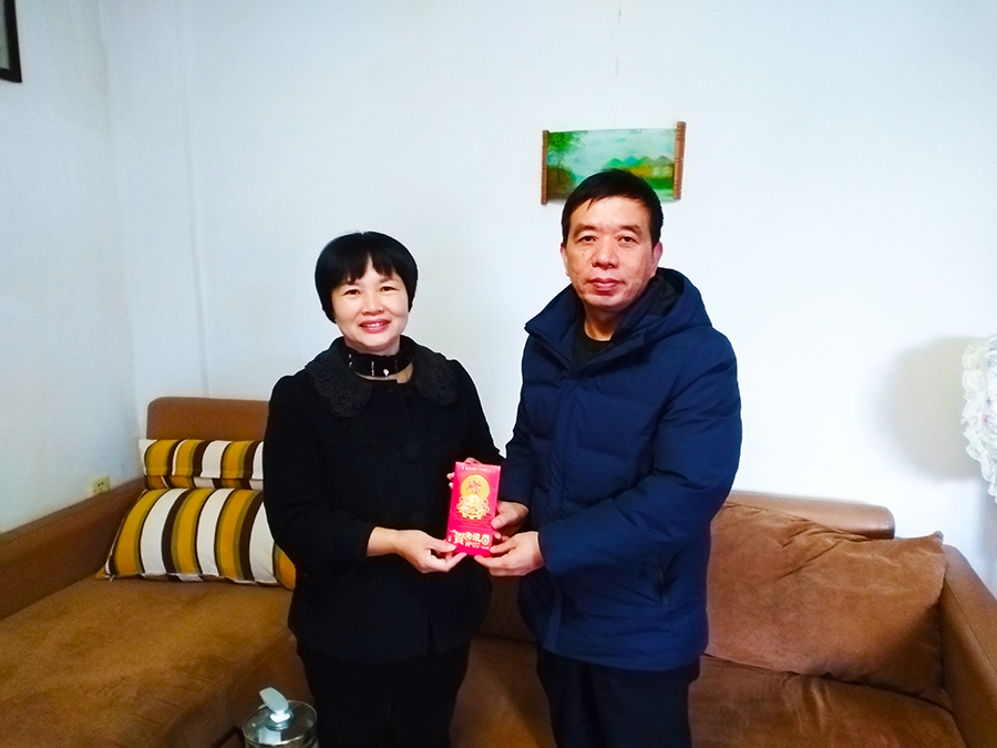 “退休職工常掛懷 春節(jié)慰問暖人心”虹潤新春走訪慰問退休干部和骨干員工